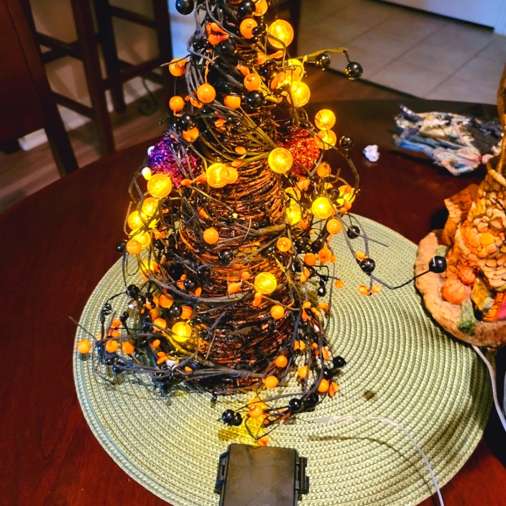 Halloween Tree - Picture 8 of 8